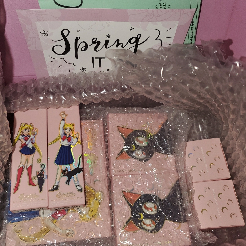 Sailor moon colourpop makeup kit